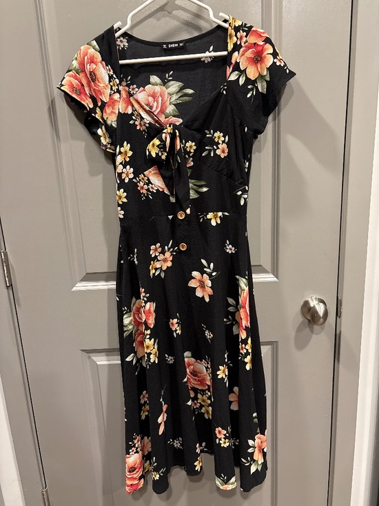 Summer dress - Picture 1 of 3